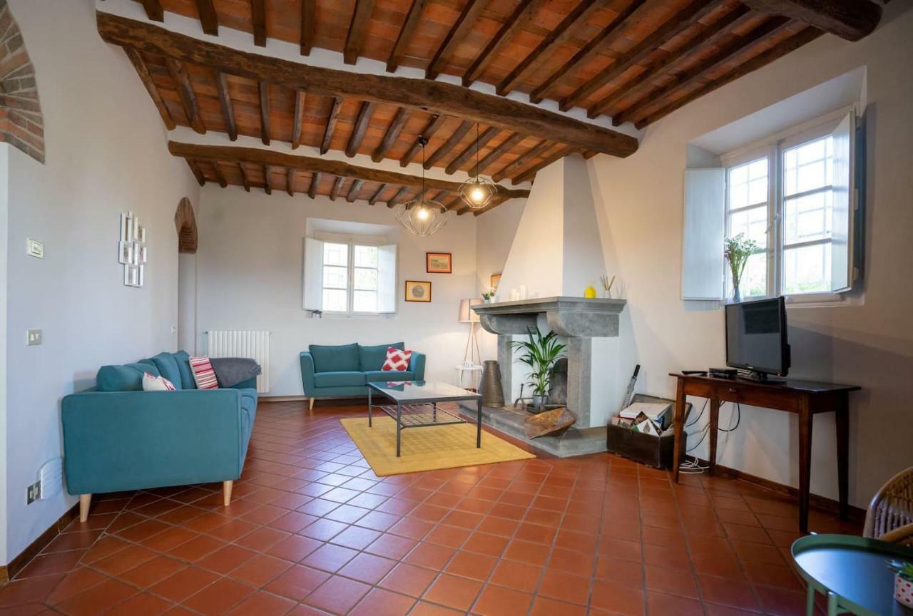 Ampio Appartamento Completamente Rinnovato Con Vista E Piscina Lucca Bagian luar foto