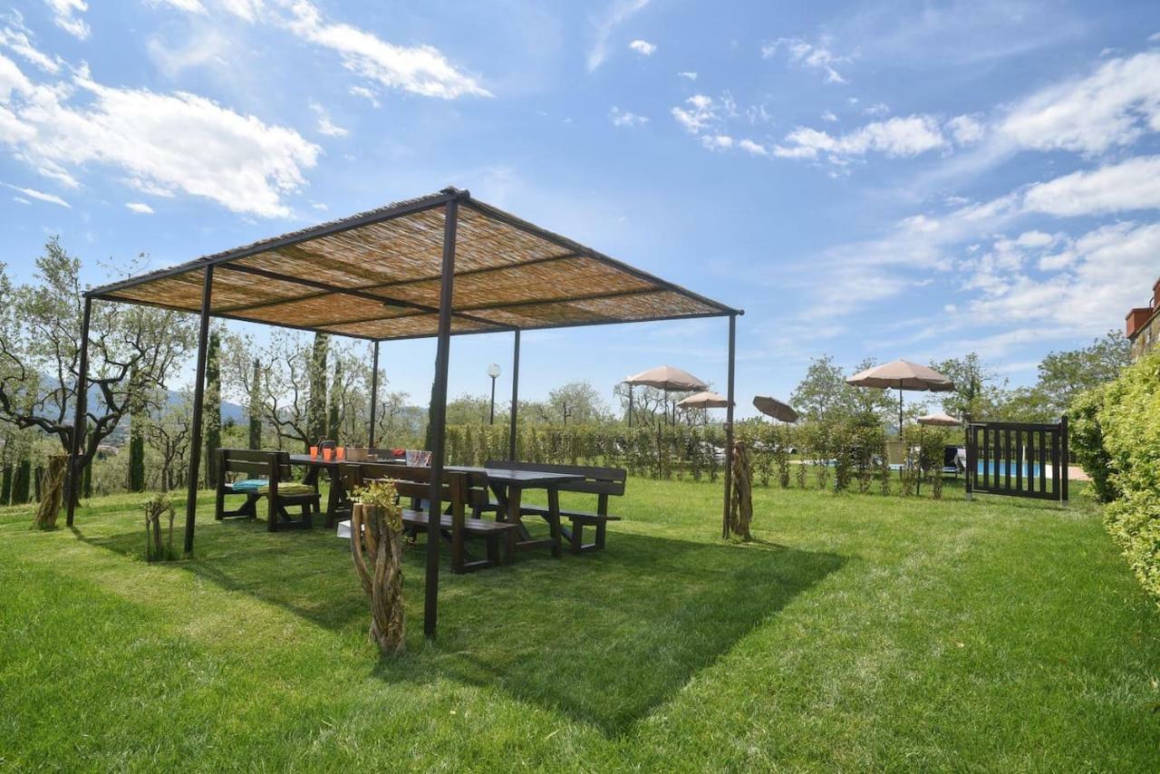 Ampio Appartamento Completamente Rinnovato Con Vista E Piscina Lucca Bagian luar foto