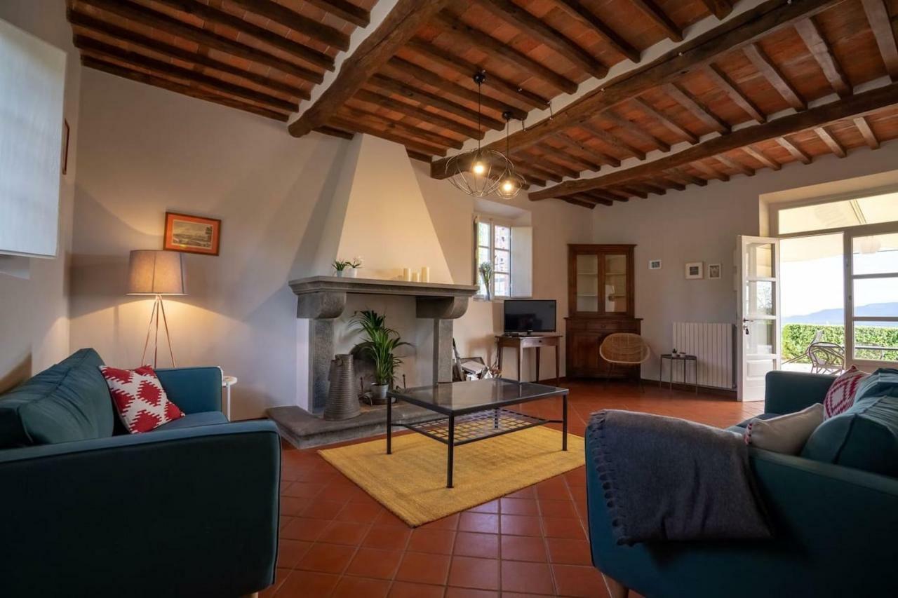 Ampio Appartamento Completamente Rinnovato Con Vista E Piscina Lucca Bagian luar foto