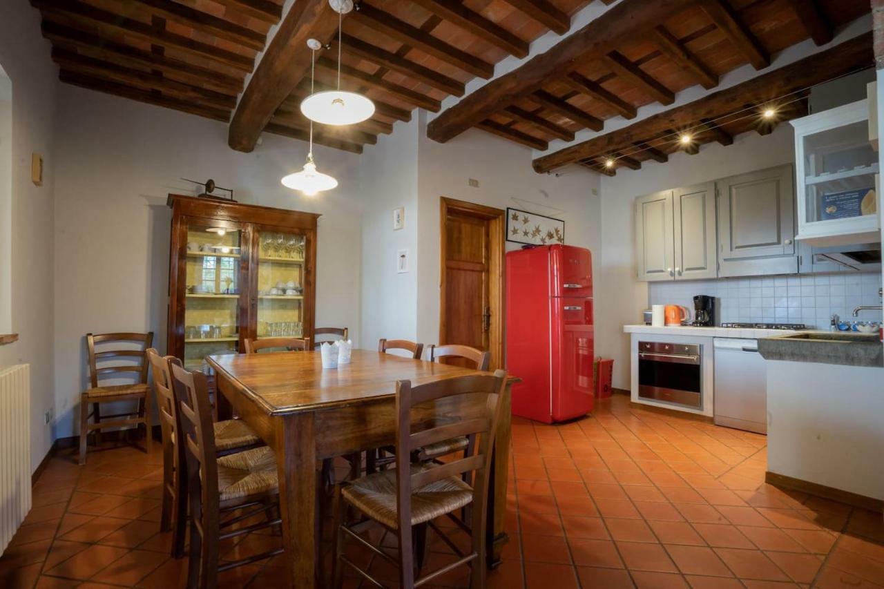 Ampio Appartamento Completamente Rinnovato Con Vista E Piscina Lucca Bagian luar foto