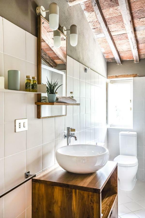 Ampio Appartamento Completamente Rinnovato Con Vista E Piscina Lucca Bagian luar foto